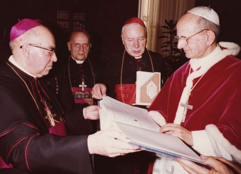 Paul VI, Cardinal Stefan Wyszyński, Cardinal Bolesław Kominek (first from the left), Bishop Lech Kaczmarek in Rome

